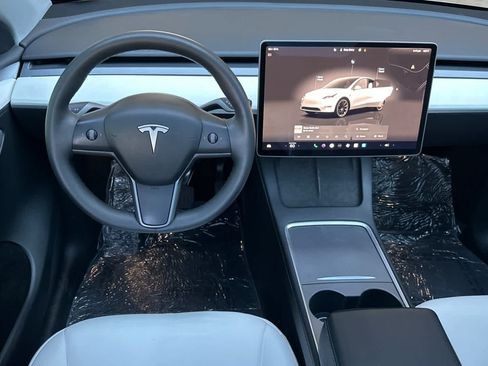 Used 2024 Tesla Model Y Long Range AWD/4WD image 15