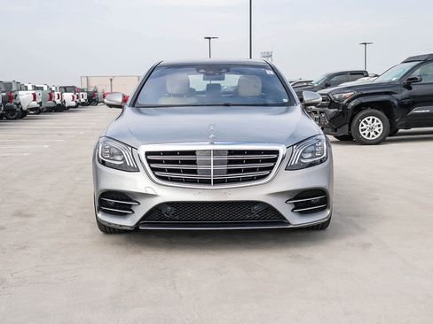 Used 2018 Mercedes-Benz S 560 Sedan image 2