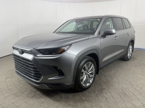 Used 2025 Toyota Grand Highlander AWD image 3