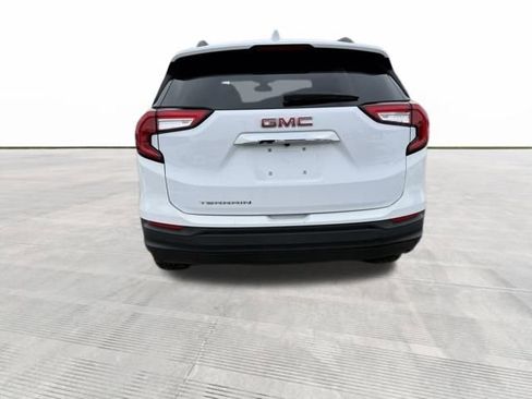 Used 2023 GMC Terrain SLE w/ Driver Convenience Package image 4