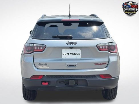 Used 2022 Jeep Compass Trailhawk w/ Trailhawk Convenience Group AWD/4WD image 4
