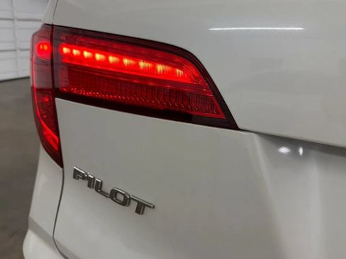 Used 2016 Honda Pilot Touring image 15