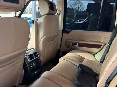 Used 2010 Land Rover Range Rover HSE image 32