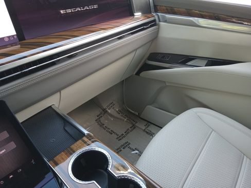 Certified 2026 Cadillac Escalade Platinum Sport AWD/4WD image 21