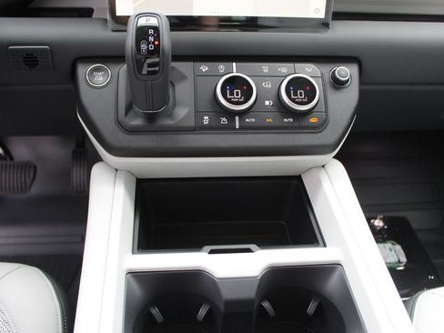 Used 2025 Land Rover Defender 110 S image 13