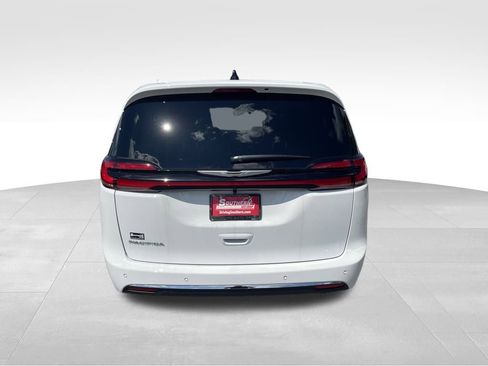 New 2026 Chrysler Pacifica Select image 24