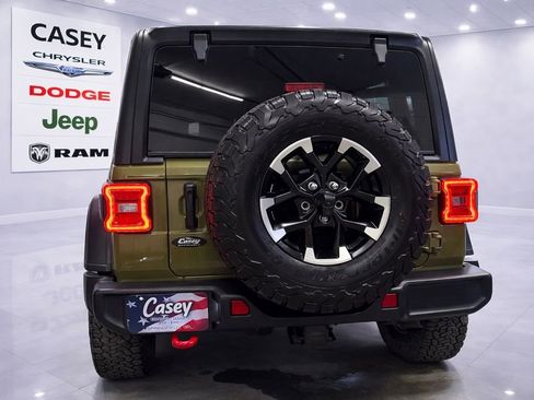 Used 2025 Jeep Wrangler Unlimited Rubicon AWD/4WD image 6