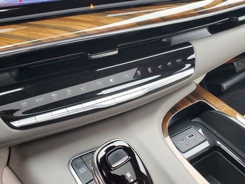 Certified 2024 Cadillac Escalade Sport Platinum image 34