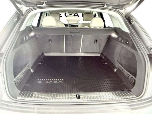 Used 2022 Audi e-tron Premium Plus image 23