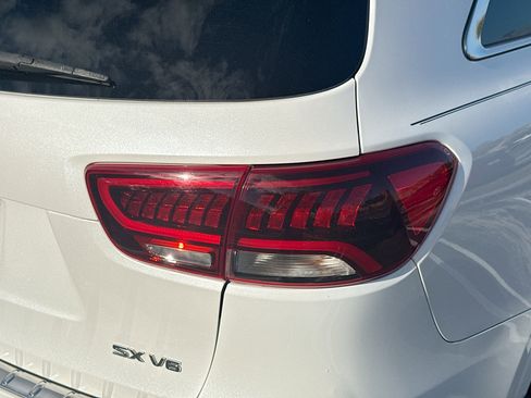 Used 2019 Kia Sorento SX image 27
