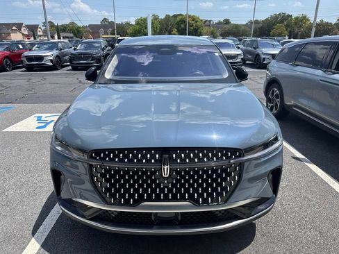 Used 2025 Lincoln Nautilus Premier AWD/4WD image 3