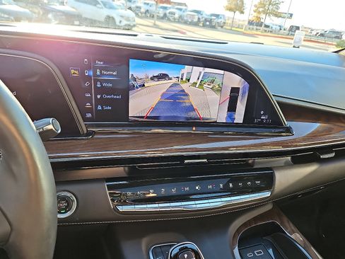 Used 2023 Cadillac Escalade Sport Platinum w/ LPO, ONYX Package image 19