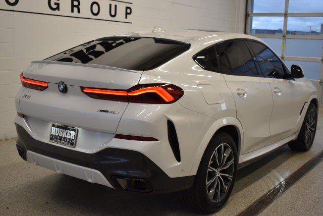 Used 2023 BMW X6 xDrive40i w/ M Sport Package AWD/4WD image 4
