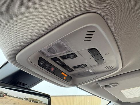 Used 2018 Chevrolet Traverse High Country image 32