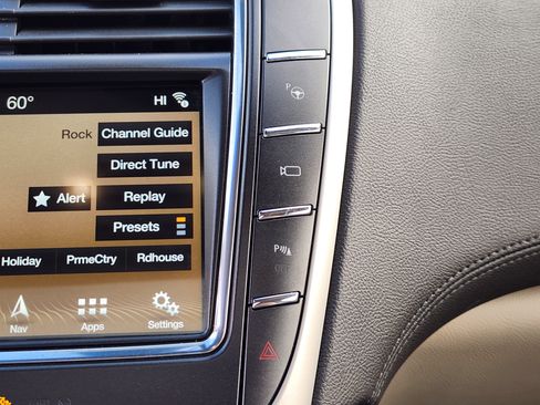 Used 2018 Lincoln MKX Reserve image 23