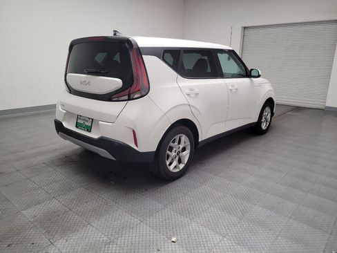 Used 2023 Kia Soul LX w/ LX Technology Package image 9