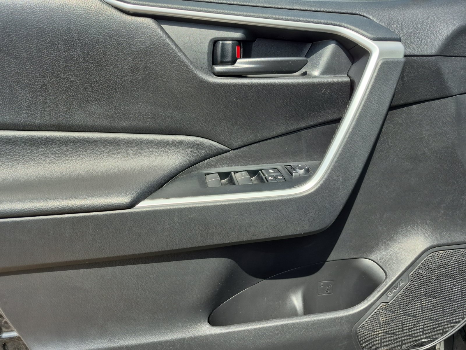 Used 2025 Toyota RAV4 LE AWD/4WD image 14