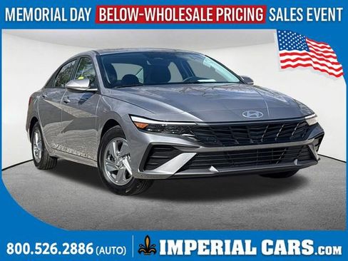 Used 2026 Hyundai Elantra SE FWD image 1