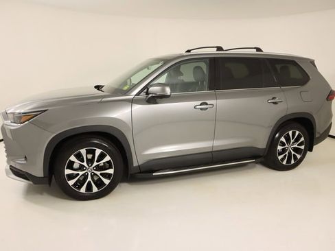 Used 2025 Toyota Grand Highlander AWD Hybrid image 2