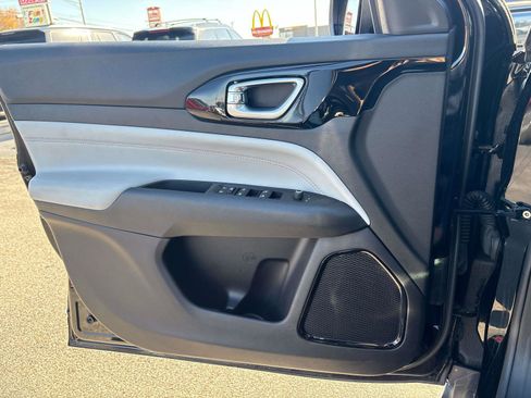 Used 2022 Jeep Compass Limited image 17