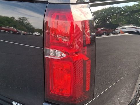 Used 2018 Chevrolet Suburban Premier AWD/4WD image 10