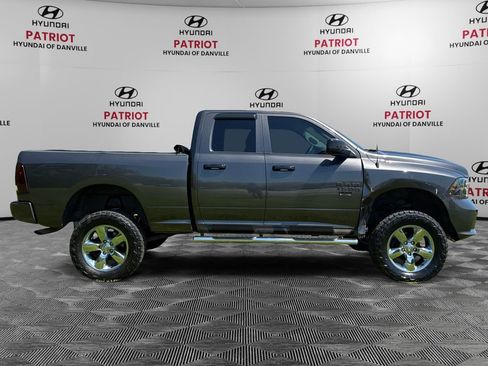 Used 2018 RAM 1500 Express AWD/4WD image 2