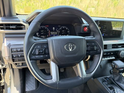 Used 2025 Toyota Tacoma TRD Off-Road AWD/4WD image 22