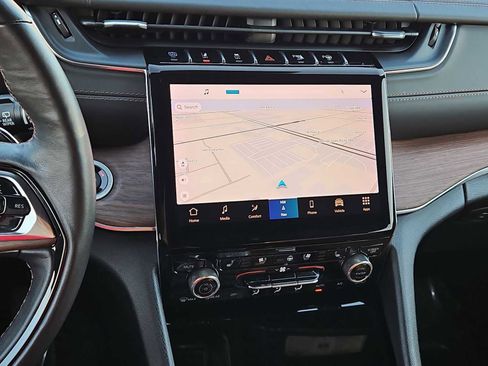 Used 2022 Jeep Grand Cherokee Summit w/ Luxury Tech Group V image 29