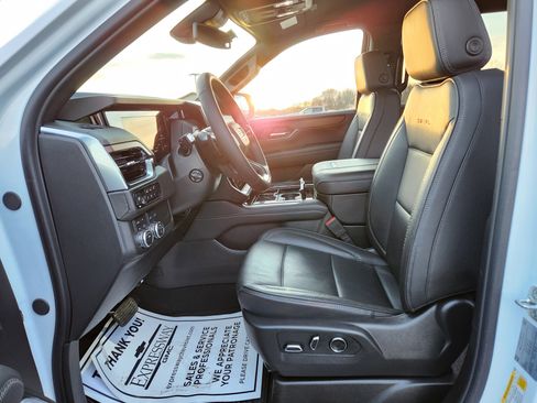 Used 2025 GMC Yukon XL Denali image 13