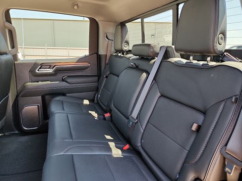 Used 2024 GMC Sierra 1500 Denali w/ Technology Package AWD/4WD image 9