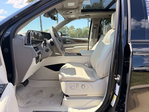 Used 2024 Cadillac Escalade ESV Sport Platinum AWD/4WD image 14