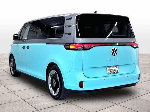 Used 2025 Volkswagen ID. Buzz Pro S RWD image 7