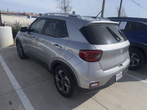 Used 2024 Hyundai Venue SEL image 14