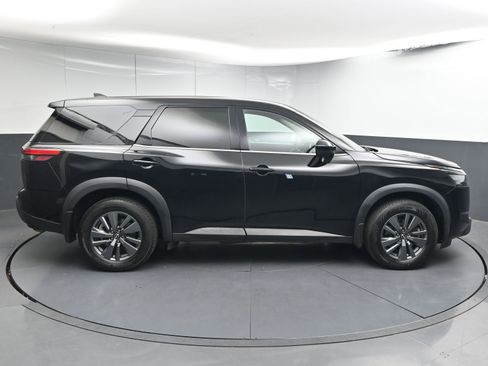 Certified 2024 Nissan Pathfinder S image 9