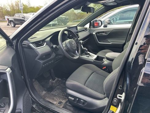 Used 2022 Toyota RAV4 SE w/ Weather & Moonroof Package AWD/4WD image 7