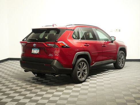 Used 2022 Toyota RAV4 XLE Premium AWD/4WD image 8