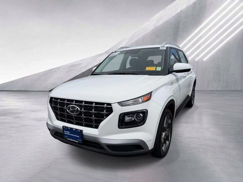 Certified 2023 Hyundai Venue SEL w/ Cargo Package FWD image 4