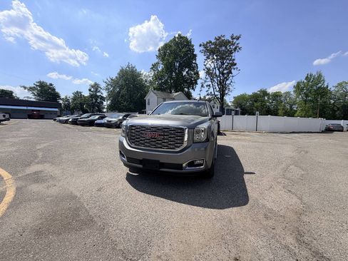 Used 2019 GMC Yukon XL Denali w/ Denali Ultimate Package AWD/4WD image 2
