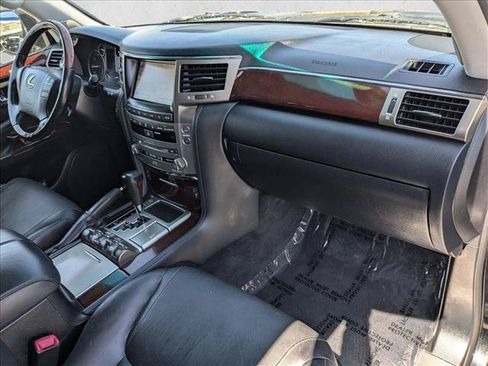 Used 2015 Lexus LX 570 4WD w/ Luxury Package image 26