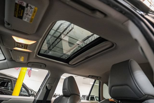 Used 2020 Toyota RAV4 Limited AWD/4WD image 5