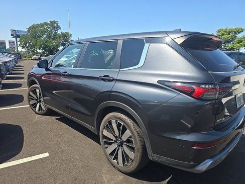 Used 2025 Mitsubishi Outlander SE AWD/4WD image 4