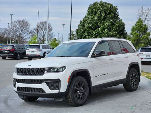 New 2026 Jeep Grand Cherokee Altitude AWD/4WD image 3
