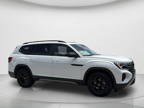New 2026 Volkswagen Atlas Peak Edition AWD/4WD image 4