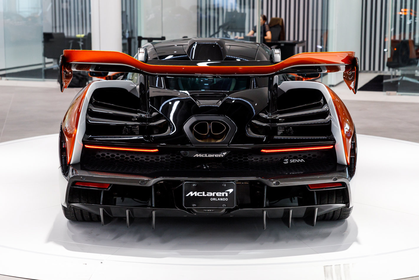 Used 2019 McLaren Senna RWD image 27