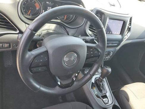 Used 2019 Jeep Cherokee Latitude w/ Comfort & Convenience Group AWD/4WD image 12