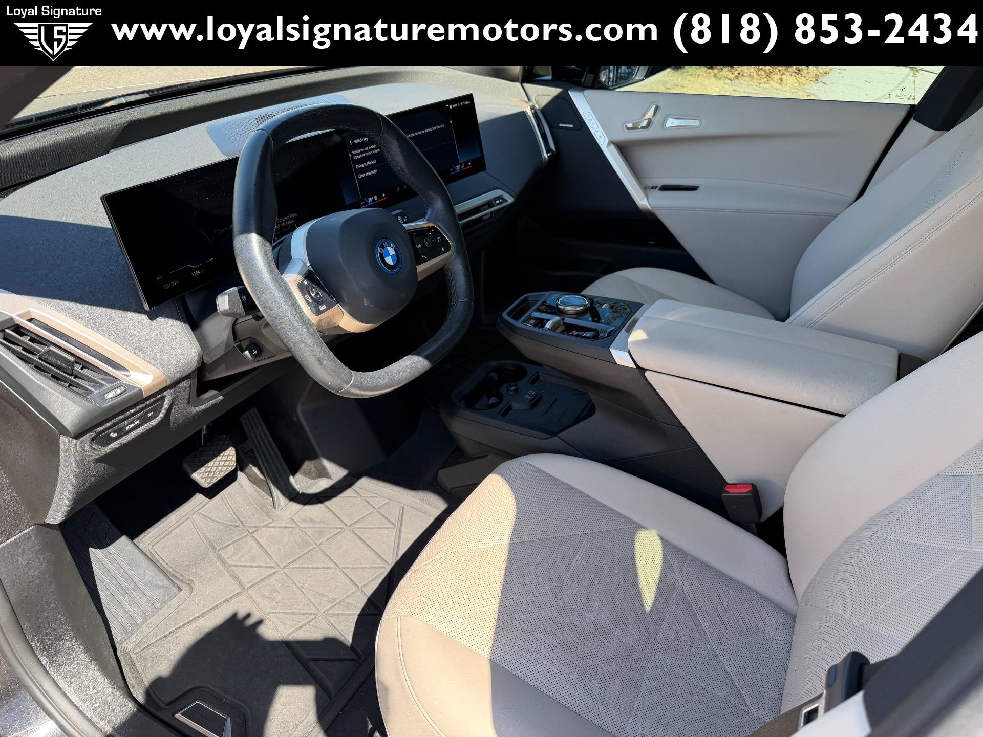 Used 2024 BMW iX xDrive50 w/ Premium Package AWD/4WD image 19