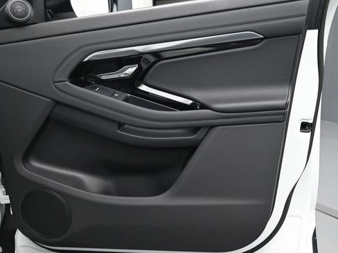 Used 2023 Land Rover Range Rover Evoque R-Dynamic SE image 24
