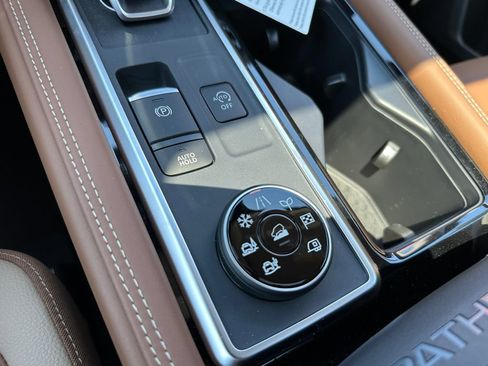 New 2026 Nissan Pathfinder Platinum AWD/4WD image 29