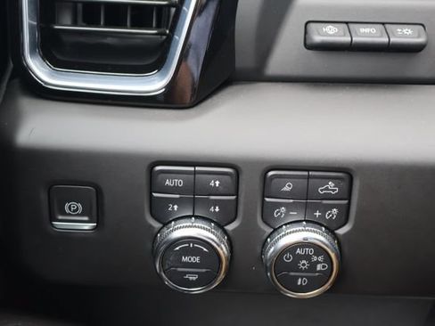 Used 2023 GMC Sierra 1500 Denali w/ Denali Reserve Package AWD/4WD image 17