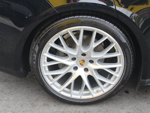 Used 2018 Porsche Panamera 4S image 27